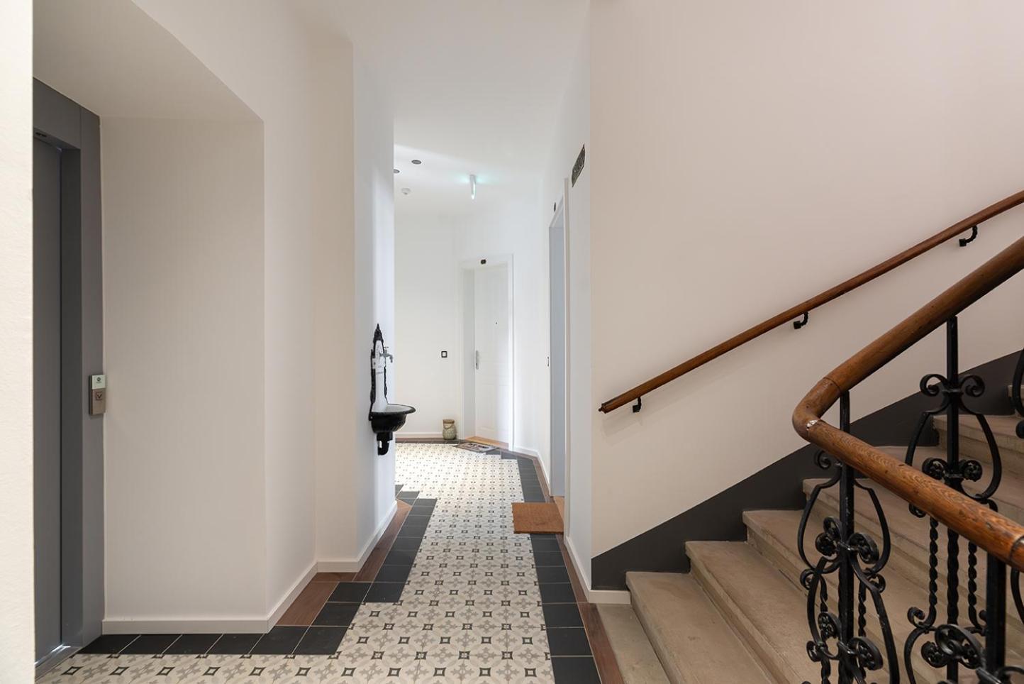 Modern Wohnen Im Renovierten Stil-altbau Appartement Wenen